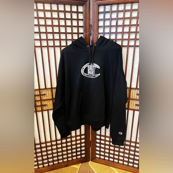 Champion Tops - Champion Reverse Weave Black Hoodie with Intricate Graphic C Logo